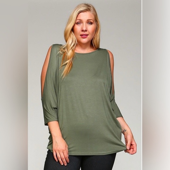 New! Plus Size Cold Shoulder Batwing Top Sizes 1X 2X 3X - Picture 1 of 3